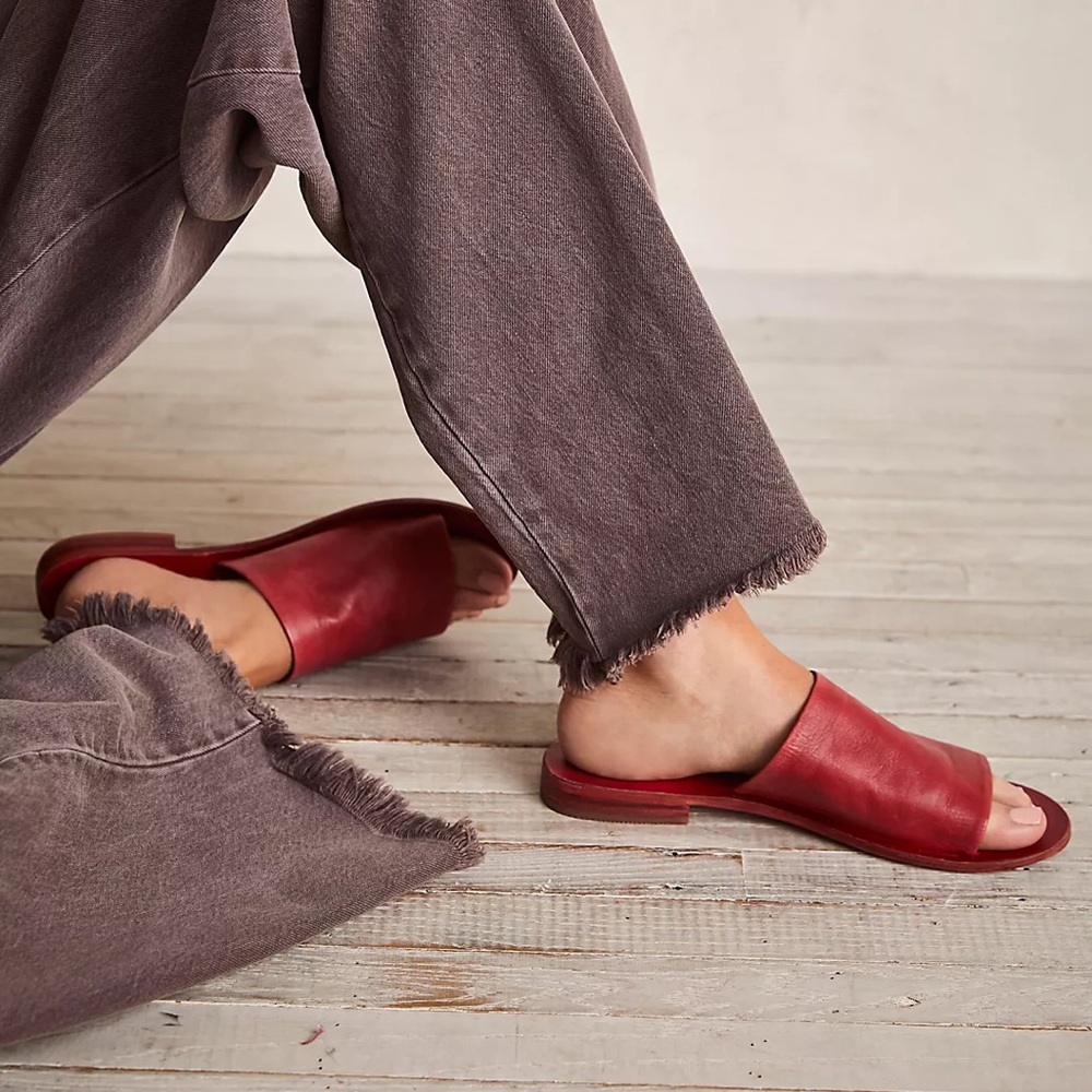 Vicente Slide Sandals - 9.5US - Flame Red